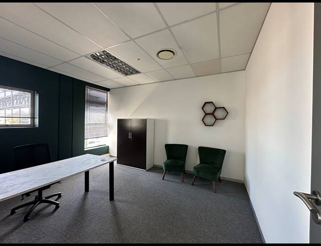 75M² CO-WORKING SPACE TO LET IN DIE HOEWES